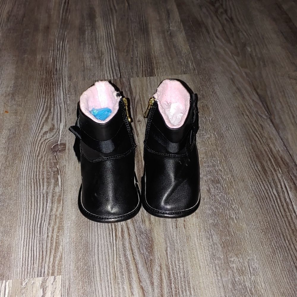 Juicy Couture Black lined infant crib slip on boots Sz 2 NWOT - Picture 2 of 8